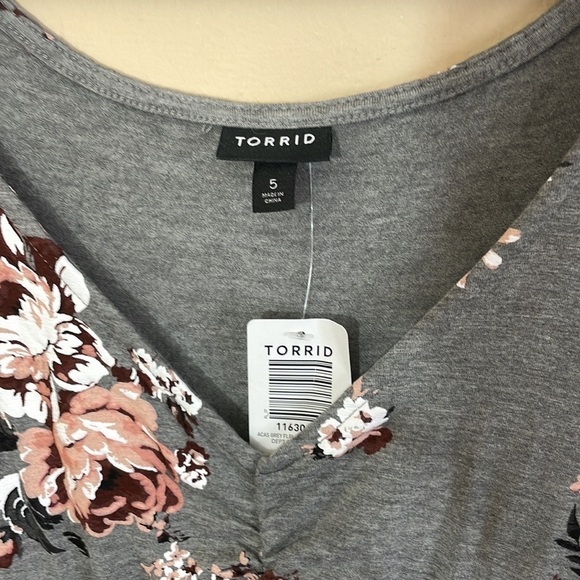 Torrid size 5/ 5X/ 28 GREY FLORAL JERSEY SKATER DRESS - Picture 11 of 12